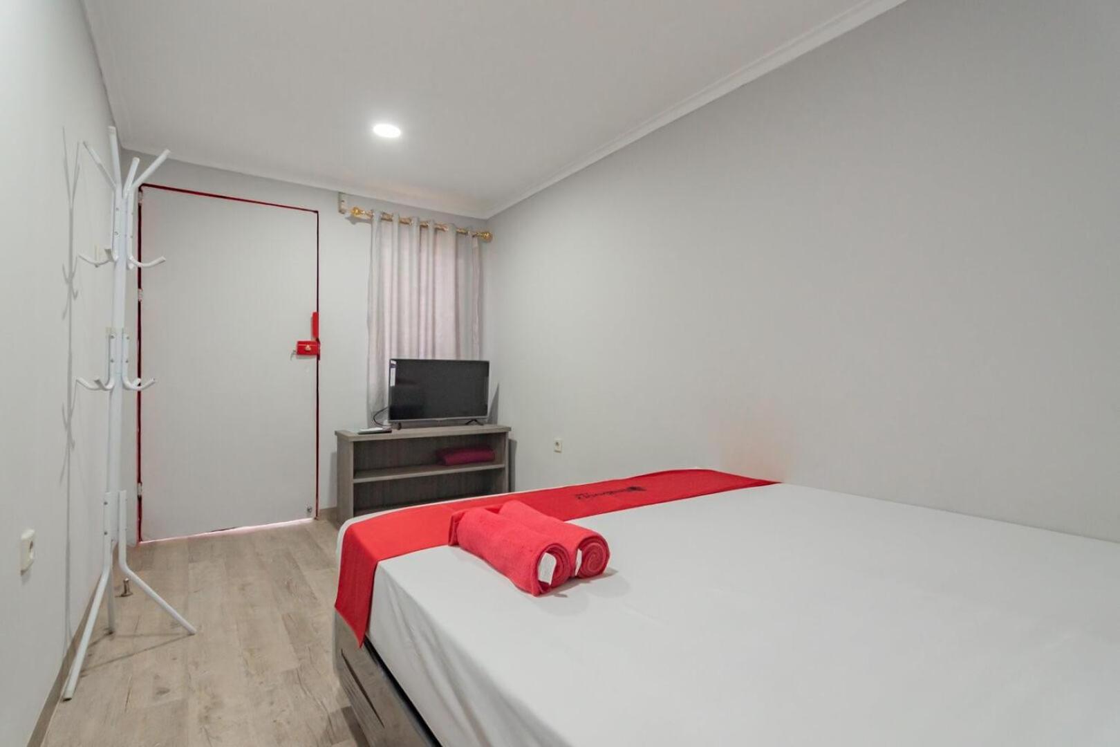 Hotel RedDoorz near Lembang Park&Zoo Exterior foto